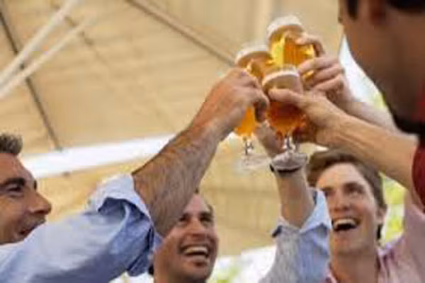 Uống nhiều rượu hơn. Trong thực tế, những quý ông đã có vợ hay ăn và ăn nhiều các loại bánh ngọt, bánh nướng hơn nam giới độc thân. Theo nhóm nghiên cứu, đàn ông có vợ cũng có xu hướng uống nhiều rượu đáng kể, đàn ông cảm thấy họ có thể buông lỏng bản thân sau khi "yên bề gia thất".