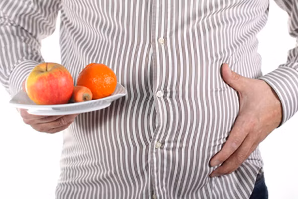 Hơn nữa, sau khi kết hôn, do tâm lý thoải mái, các cơ quan trong cơ thể hoạt động tốt, giúp cho khả năng hấp thụ thức ăn tốt hơn. Theo nghiên cứu cũng cho thấy rằng, những người sau kết hôn có thể ăn nhiều hơn lúc độc thân và do vậy khiến họ tăng căng cân nhanh chóng.