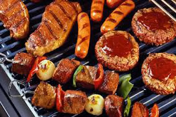 Mẹ cũng có thể chọn loại thực phẩm tốt cho tim và não bộ có chứa omega 3 từ quả óc chó và đậu tương. Hãy hạn chế những đồ ăn nhiều dầu mỡ như bánh quy, sô cô la, khoai tây chiên và thay bằng trái cây tươi, chúng rất giàu chất oxy hóa.