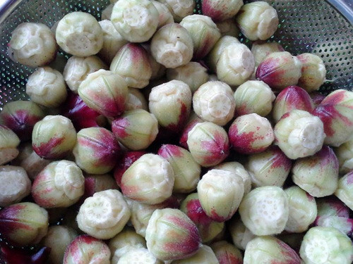 Phần nhụy có thể mang phơi khô, hãm nước uống hoặc ngâm với rượu.