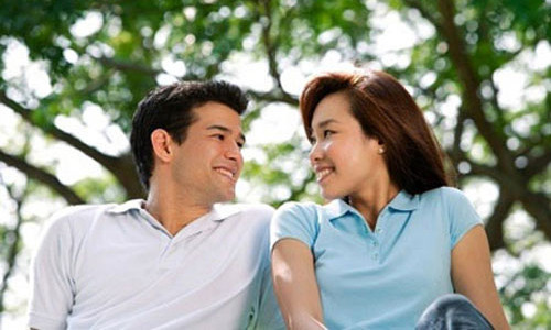 4. Cô ấy có biết chia sẻ không?. Bạn đừng nghĩ rằng khi đàn ông yêu cầu người vợ sắp cưới của mình là người biết chia sẻ thì điều đó cũng đồng nghĩa với việc chàng sẽ tự nguyện giúp bạn một nửa việc nhà. Chia sẻ theo cách của đấng mày râu có nghĩa là bạn phải biết hưởng ứng bất cứ niềm đam mê nào của chồng.