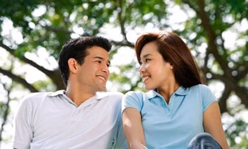 4. Cô ấy có biết chia sẻ không?. Bạn đừng nghĩ rằng khi đàn ông yêu cầu người vợ sắp cưới của mình là người biết chia sẻ thì điều đó cũng đồng nghĩa với việc chàng sẽ tự nguyện giúp bạn một nửa việc nhà. Chia sẻ theo cách của đấng mày râu có nghĩa là bạn phải biết hưởng ứng bất cứ niềm đam mê nào của chồng.