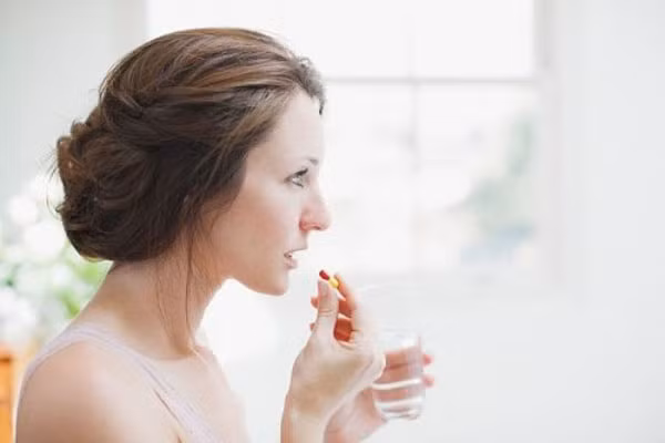 6. Phụ nữ không được cho con bú khi đã uống viên tránh thai. Chỉ nên tránh dùng một số thuốc tránh thai khi cho con bú, còn lại bạn vẫn có thể cho em bé bú bình thường. Hãy đọc kỹ hướng dẫn sử dụng trên thuốc.