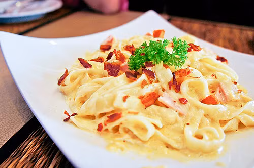 Với món sốt kem, hãy dùng các sản phẩm như sữa ít béo hay sữa bơ để hạn chế thấp nhất lượng chất béo dư thừa.