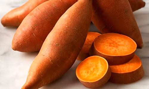 Mắt. Vitamin A giúp bảo vệ mắt. Nếu thiếu vitamin A, mắt sẽ bị yếu, mờ và gia tăng nguy cơ mắc bệnh quáng gà. Thực phẩm chứa nhiều carotene khi vào cơ thể sẽ được biến đổi thành vitamin A có lợi cho mắt. Ngoài cà rốt, khoai lang cũng rất giàu carotene giúp bỏ vệ mắt hiệu quả.