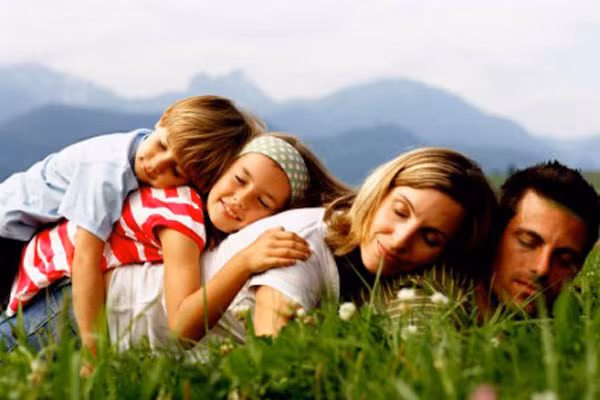 Bệnh tim là một tình trạng lâm sàng khá phổ biến ở thanh thiếu niên và trẻ em ngoài những người lớn tuổi. Điều này chủ yếu do hai yếu tố chính liên quan đến lối sống hiện nay như thói quen ăn uống và lối sống không lành mạnh. Cha mẹ có thể ngăn ngừa bệnh ngay từ khi bé còn nhỏ chỉ bằng những thói quen đơn giản.