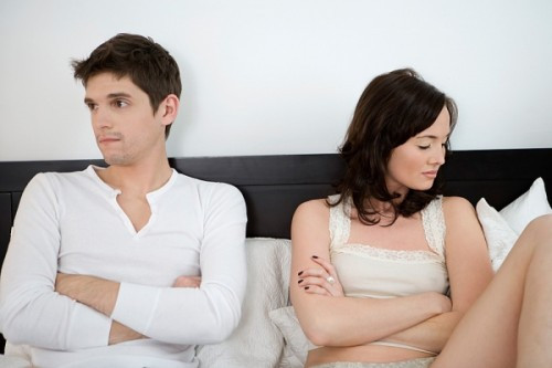 Giảm nhu cầu ham muốn tình dục. Ở tuổi 30, nếu nhu cầu chuyện gối chăn của các quý ông suy giảm thì chứng tỏ là tâm lý của họ đang có vấn đề. Biểu hiện của việc này chính là họ thường cảm thấy mệt mỏi sau khi “yêu”, rơi vào tình trạng “trên bảo dưới không nghe”. Tuy khả năng tính dục của nam giới tuân theo quy luật vể tuổi tác là có thật, nhưng nếu chúng ta có những phương thức chăm sóc cơ thể một cách đúng mức thì việc kéo dài khả năng đó vẫn luôn là có thể.