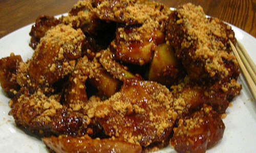 Rojak. Đây là món salat rau và trái cây truyền thống được dùng phổ biến làm món khai vị hoặc món salat. Món rojak được làm từ rất nhiều rau quả và rau xanh khác nhau và là một món ăn rất phổ biến ở Singapore.