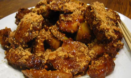 Rojak. Đây là món salat rau và trái cây truyền thống được dùng phổ biến làm món khai vị hoặc món salat. Món rojak được làm từ rất nhiều rau quả và rau xanh khác nhau và là một món ăn rất phổ biến ở Singapore.