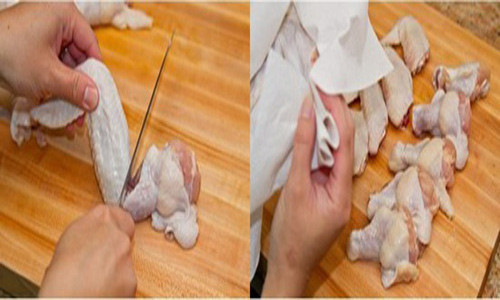 Thấm khô thực phẩm trước khi chiên. Nên dùng giấy ăn để thấm khô thực phẩm trước khi chiên, làm như vậy dầu sẽ không bị bắn ra ngoài, và độ giòn của món ăn được đảm bảo.