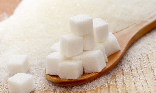 4. Sử dụng nhiều đường. Nhiều nghiên cứu cho thấy những người tiêu thụ nhiều đường sẽ có khả năng tăng protein trong nước tiểu của họ. Có protein trong nước tiểu là dấu hiệu cho thấy thận của bạn đang gặp vấn đề.