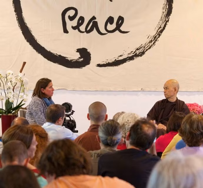  Tang lễ sẽ kéo dài trong 7 ngày theo hình thức của một khóa tu im lặng. Trong suốt thời gian đó, ban tang lễ mong mọi người đến thăm viếng trong im lặng, trang nghiêm, thanh tịnh, tĩnh lặng và nhẹ nhàng. 