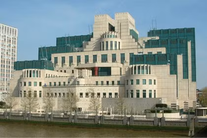 Trụ sở MI6 tại London.