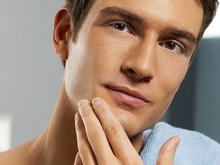 Người đàn ông có nốt ruồi ở cằm thường là người có học vấn, biết tận hưởng cuộc sống. (Thông tin trong bài chỉ mang tính tham khảo).