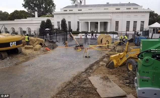 Công trình xây dựng tại Nhà Trắng năm 2011. Ảnh: AP.