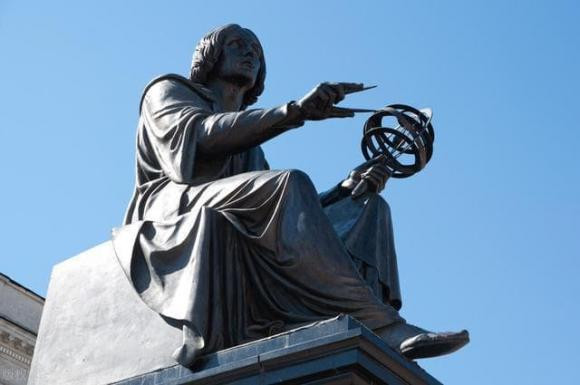 Và nếu bạn đang ở trong 1/3 cuối cùng của sự tồn tại này, bạn có thể suy ra nó đã tồn tại được bao lâu. Vậy có đúng là nhân loại sẽ diệt vong vào năm 2779 như Richard Goth suy đoán?