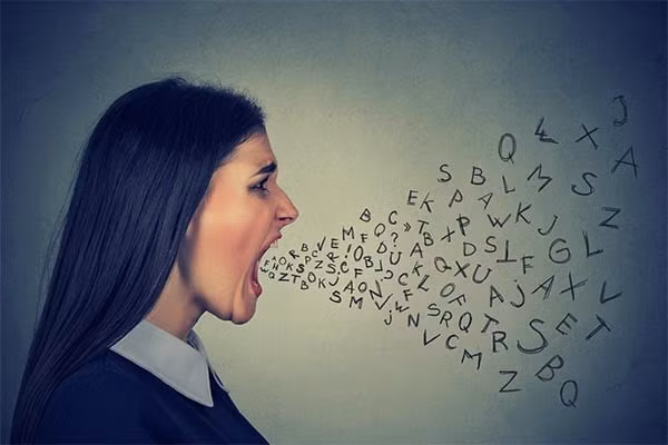 Kết giao với họ, tai nghe đầy lời độc, tâm hồn bạn sẽ khó tránh khỏi đen tối, cuộc sống cũng khó tìm thấy niềm vui. Hãy cẩn trọng với những lời nói độc ác, bởi chúng có thể làm tổn thương tinh thần và phá hủy các mối quan hệ. Hãy lựa chọn những người có tấm lòng nhân ái, lời nói ấm áp để đồng hành cùng bạn trên con đường đời.