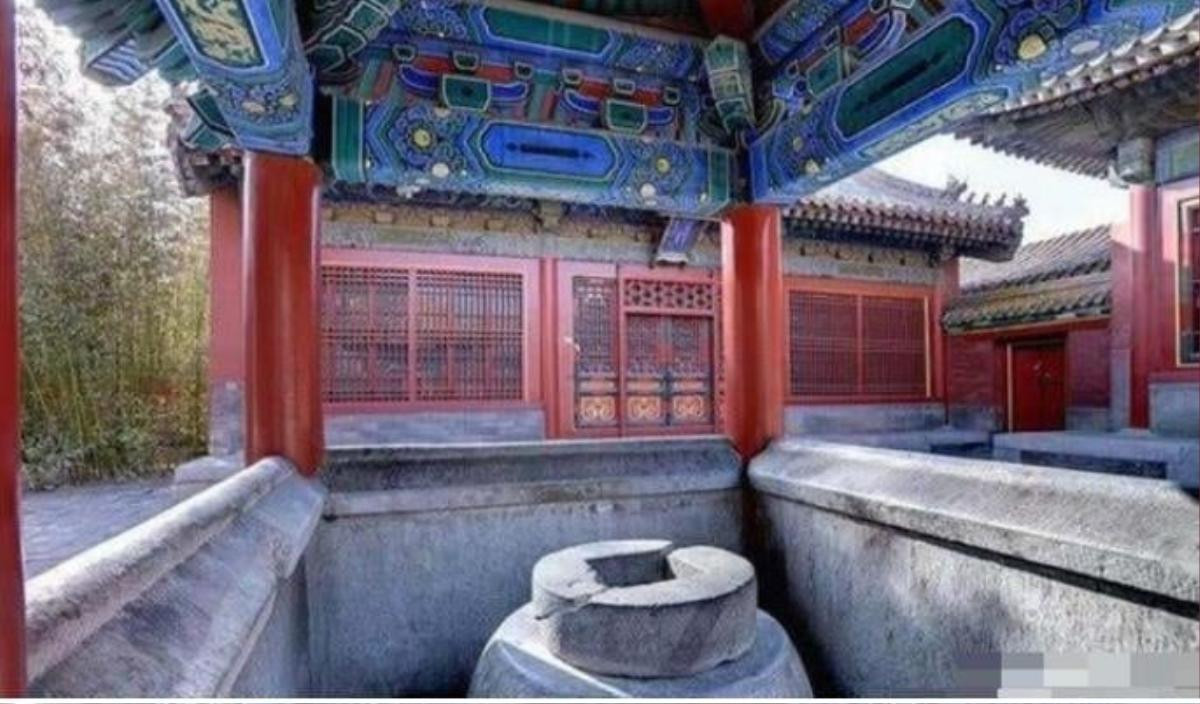 Sử sách ghi lại, mặc dù số lượng giếng nhiều như vậy nhưng đáng ngạc nhiên là cuối triều Thanh, nước uống phải chuyển từ ngoài vào. Thậm chí, ngay cả nước để tưới cây, chữa cháy cũng được lấy từ bên ngoài. Ảnh CNRP