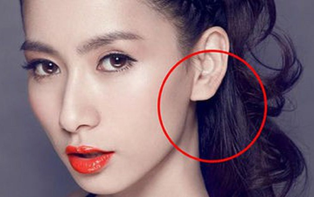  Tất nhiên, tai của người bình thường không thể có dái tai quá béo, nhưng chỉ cần hình dạng của dái tai đầy đặn là đủ cho thấy sự nghiệp, tài lộc và vận khí của bản thân đều rất ổn định, có thể đạt được thành tích tốt trong kinh doanh hoặc các vị trí cao.