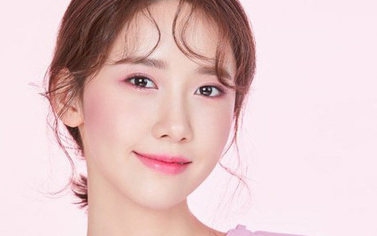  Ngược lại, sắc mặt hồng hào, căng bóng của người phụ nữ chứng tỏ sắc mặt đẹp, khí huyết bình thường, sức khỏe tốt, có lợi cho việc sinh con đẻ cái, con cái sau này khỏe mạnh.