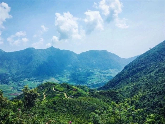 Hồ cao nhất VN: Mệnh danh là 'hồ nước trên mây', đường đi khó như 'lên trời' Ho cao nhat VN: Menh danh la 'ho nuoc tren may', duong di kho nhu 'len troi'