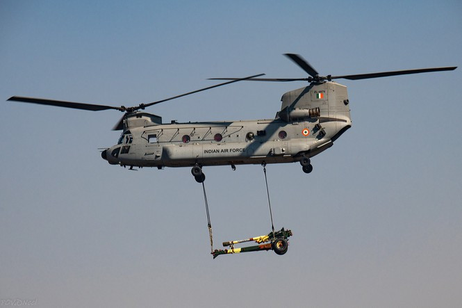 Tiem kich Rafale lan dau xuat hien trong duyet binh Khong quan An Do