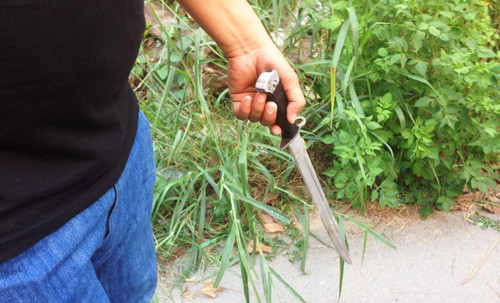 Con dao tự chế Long dùng chém bị thương công an và BVDP được thu giữ.