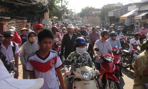 ... đã nhận được sự cảm phục của hàng trăm người dân chứng kiến toàn bộ diễn biến vụ việc.