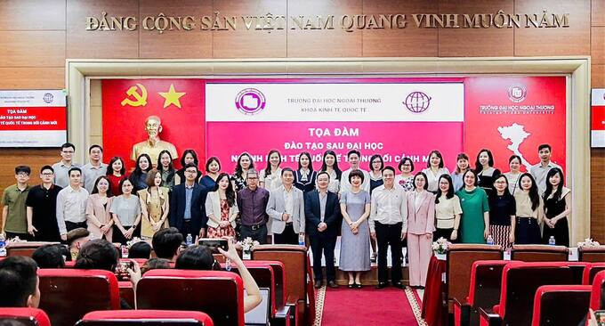 Đào tạo sau Đại học ngành Kinh tế quốc tế trong bối cảnh mới Dao tao sau Dai hoc nganh Kinh te quoc te trong boi canh moi