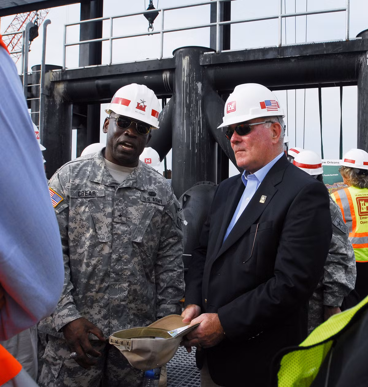 5. Nhà quản lý công nghiệp: Lương cơ bản khoảng 50.890 USD (1,08 tỷ VNĐ). Các công ty năng lượng hàng đầu của Mỹ thích tuyển dụng các cựu chiến binh vì họ có khả năng tiếp xúc với các thiết bị nặng, kỷ luật tốt và làm việc hết mình.