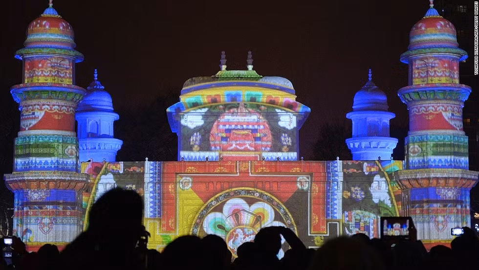 Phiên bản mô phỏng lăng mộ của Itmad-ud- Daulah của Ấn Độ. Lăng mộ thực sự nằm ở Agra, bang Uttar Pradesh của Ấn Độ.