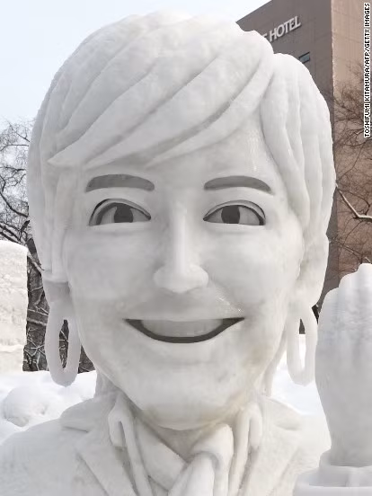 Tác phẩm “Mùa đông O-Mo-Te-Na-Shi” được lấy cảm hứng từ MC nổi tiếng Nhật Bản Christel Takigawa, người góp công không nhỏ vào việc đưa Nhật Bản giành quyền đăng cai Olympic 2020.