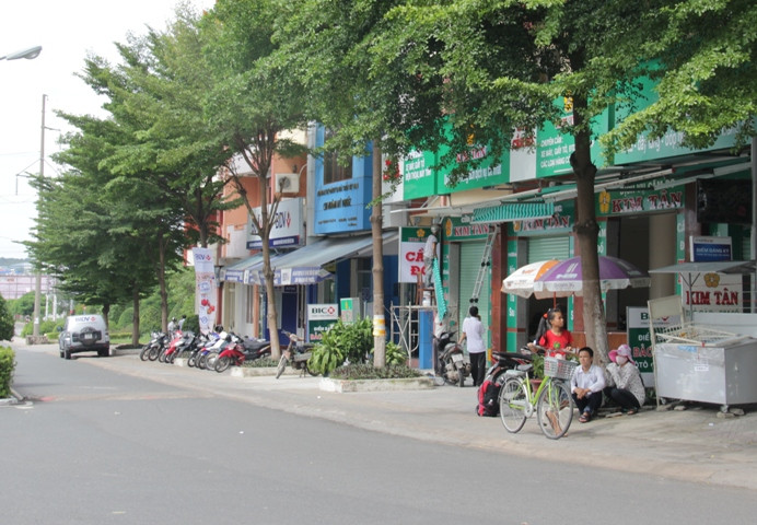 Đoạn đường trong KCN Mỹ Phước 1, nơi tên cướp nổ súng về phía bảo vệ truy đuổi rồi tháo chạy ra QL13.