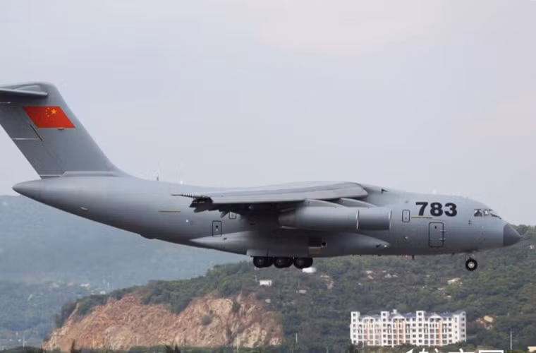 Màu sơn này khá giống kiểu sơn ngụy trang các máy bay chiến đấu, vận tải của Không quân Mỹ.