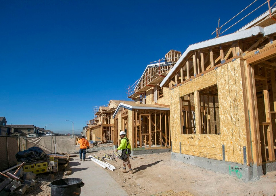 Gia nha toan cau tiep tuc sut giam