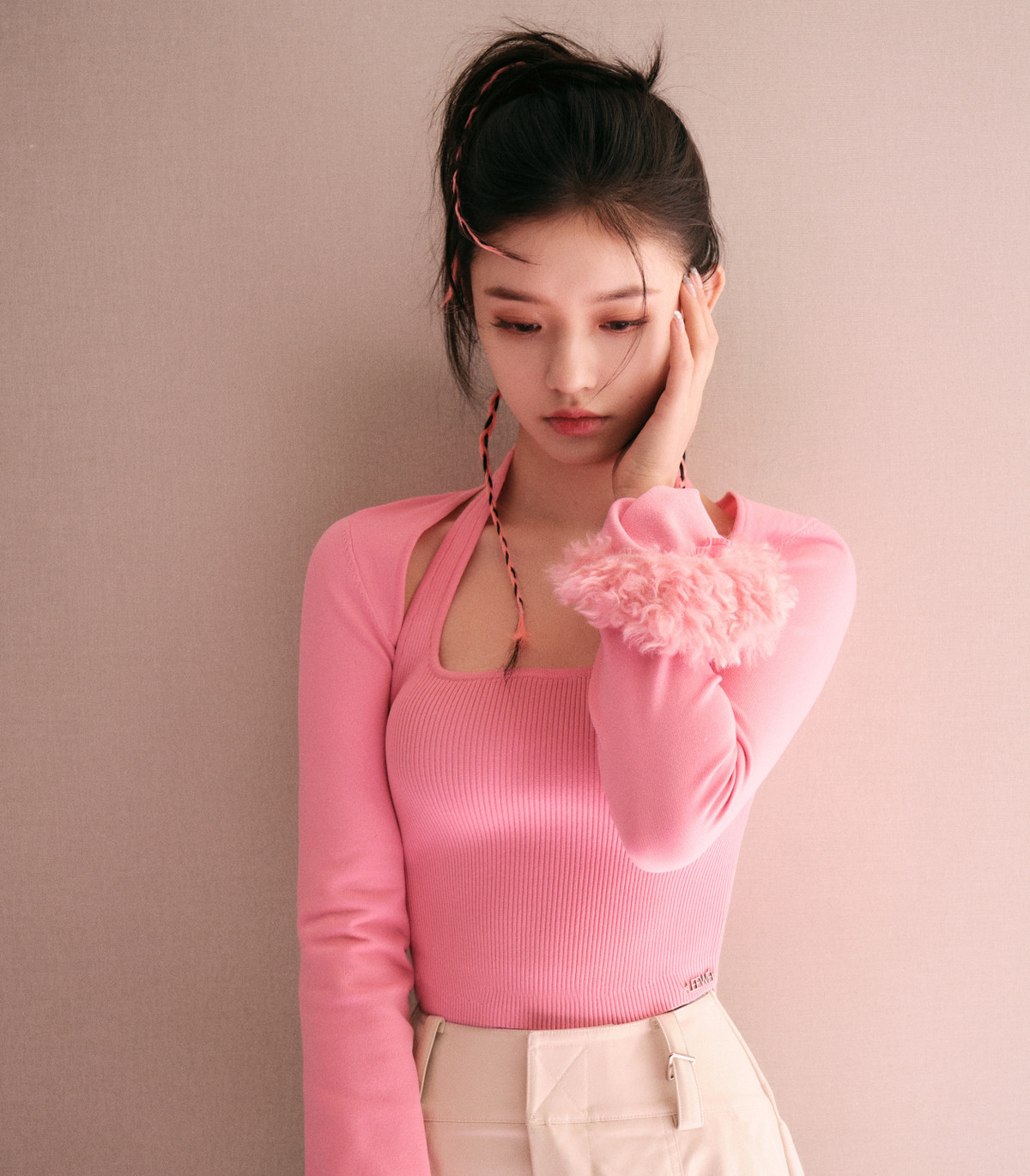 Việc là "Tinh nữ lang" giúp Lâm Duẫn có nhiều cơ hội nghề nghiệp. Cô từng được giao đóng vai nữ chính trong Đấu phá thương khung, dự án phim cổ trang lớn, đóng cặp với Ngô Lỗi. Ngoài ra, người đẹp sinh năm 1996 còn tham gia các phim Bỉ ngạn hoa, Ốc sên và chim vàng anh,...