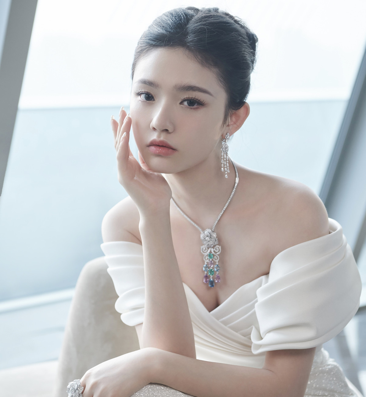 Nhờ sự kèm cặp, hướng dẫn diễn xuất của Châu Tinh Trì, Lâm Duẫn vụt thành sao. Bộ phim đầu tay của cô đạt doanh thu lên tới 516 triệu USD, giúp Lâm Duẫn có khởi đầu rất thuận lợi. Lâm Duẫn cũng ký hợp đồng trở thành nghệ sĩ thuộc công ty Tinh Huy của Tinh Gia. Ngoài ra, cô còn góp mặt trong bộ phim Tây du ký: Mối tình ngoại truyện 2, đạt doanh thu phòng vé là 248 triệu USD. Lúc này, Lâm Duẫn mới 20 tuổi với tương lai rộng mở.