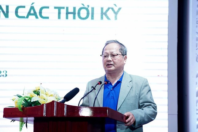 Chu tich nuoc Vo Van Thuong gap mat cac cuu can bo Doan