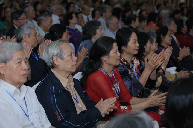 Chu tich nuoc Vo Van Thuong gap mat cac cuu can bo Doan-Hinh-2