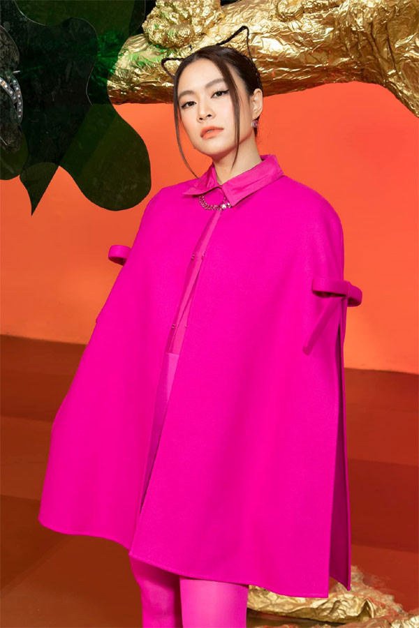  Hoàng Thùy Linh hiện tại là sao thuộc top đầu showbiz Việt với lượng fan đông đảo. Theo đuổi dòng nhạc trẻ sôi động, nữ ca sĩ ngày càng khẳng định chỗ đứng trong lòng khán giả nhờ những dự án âm nhạc riêng biệt.