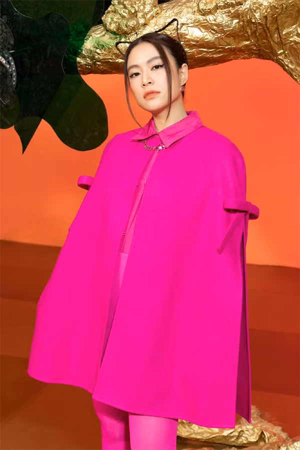  Hoàng Thùy Linh hiện tại là sao thuộc top đầu showbiz Việt với lượng fan đông đảo. Theo đuổi dòng nhạc trẻ sôi động, nữ ca sĩ ngày càng khẳng định chỗ đứng trong lòng khán giả nhờ những dự án âm nhạc riêng biệt.