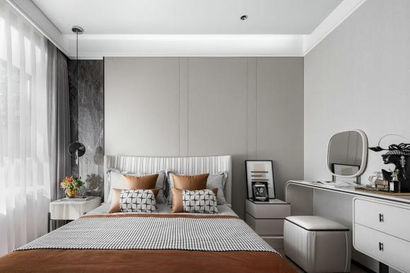 Sự kết hợp giữa bàn đầu giường và bàn trang điểm áp dụng hình thức với những đường nét uyển chuyển, súc tích và sự kết hợp giữa ảo và thực, phá vỡ thói quen và làm cho không gian trở nên tự do và trong suốt hơn.