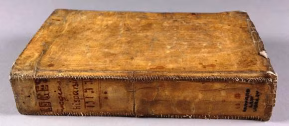 Cuon sach bia lam bang da nguoi duoc tim thay trong thu vien Harvard-Hinh-4