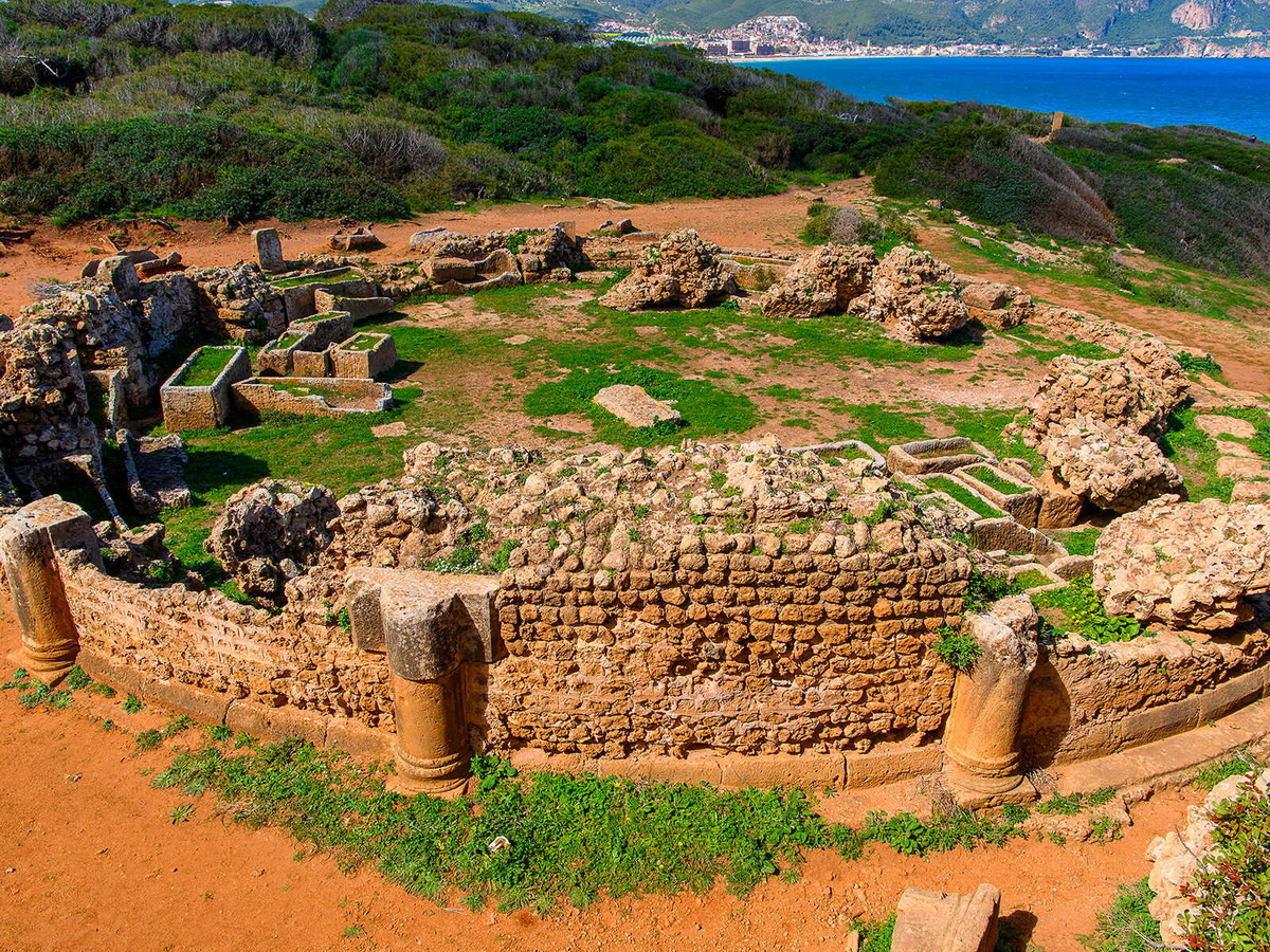 Trong thập kỷ tiếp theo thành phố bị bỏ hoang và trở thành phế tích sau nhiều thế kỷ. Ảnh: Must see spots.