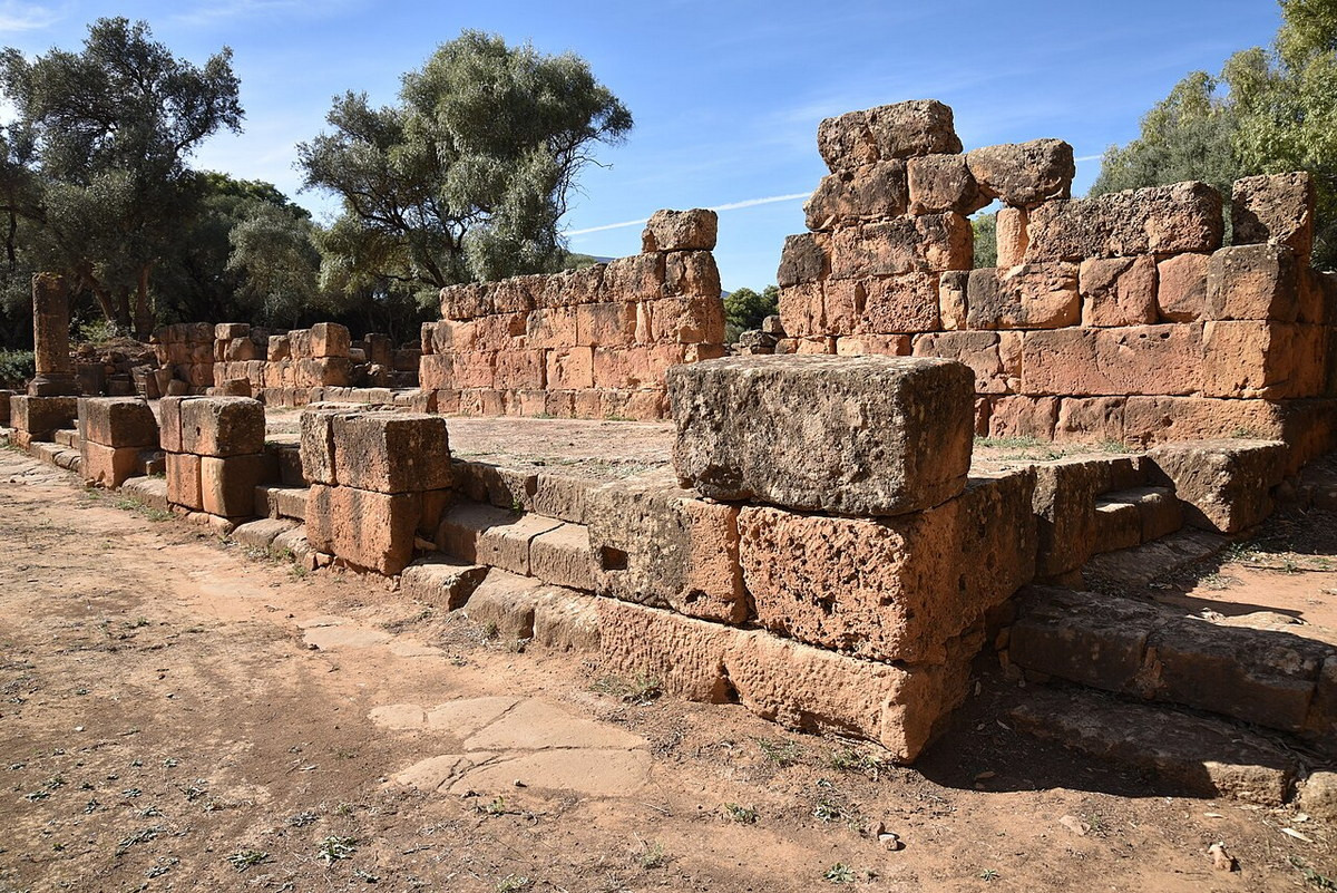 Người La Mã đã cho xây tường thành dài khoảng 2.300 mét quanh thành phố để ngăn chặn cuộc tấn công của các bộ lạc du mục. Bên trong thành là các khu nhà ở kiên cố và nhiều công trình công cộng hoành tráng. Ảnh: Wikimedia Commons.