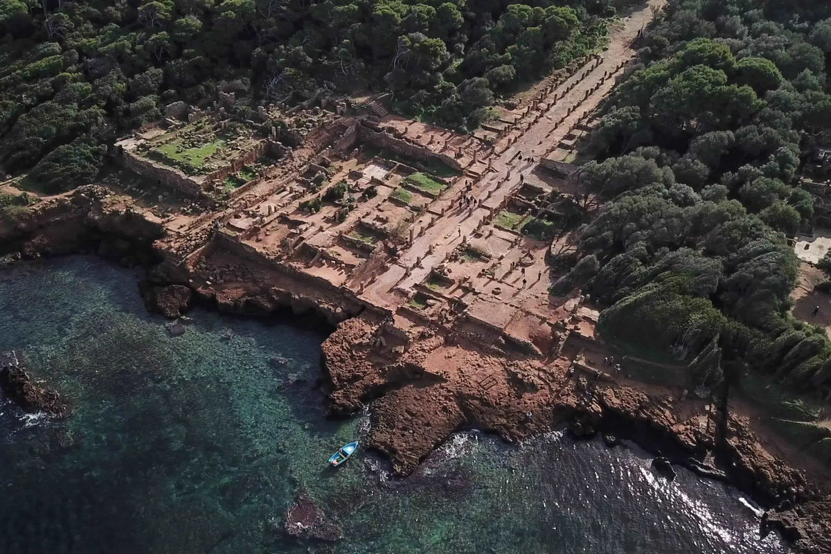 Nằm ở ven biển miền Trung đất nước Algeria, thành phố cổ Tipasa là một thuộc địa của đế chế La Mã, đồng thời là một trong những trung tâm thương mại quan trọng nhất ở khu vực Địa Trung Hải thời cổ đại. Ảnh: Vecteezy.