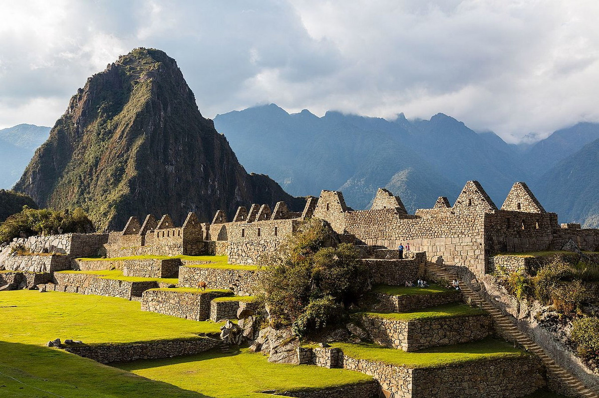 Nhưng thời hoàng kim của Machu Picchu kéo dài không đến một thế kỷ. Cuộc nội chiến Inca (1531-32) và cuộc chinh phạt của người Tây Ban Nha (1534) khiến các cư dân rời đi và thành phố trở nên hoang tàn. Ảnh: Wikimedia Commons.