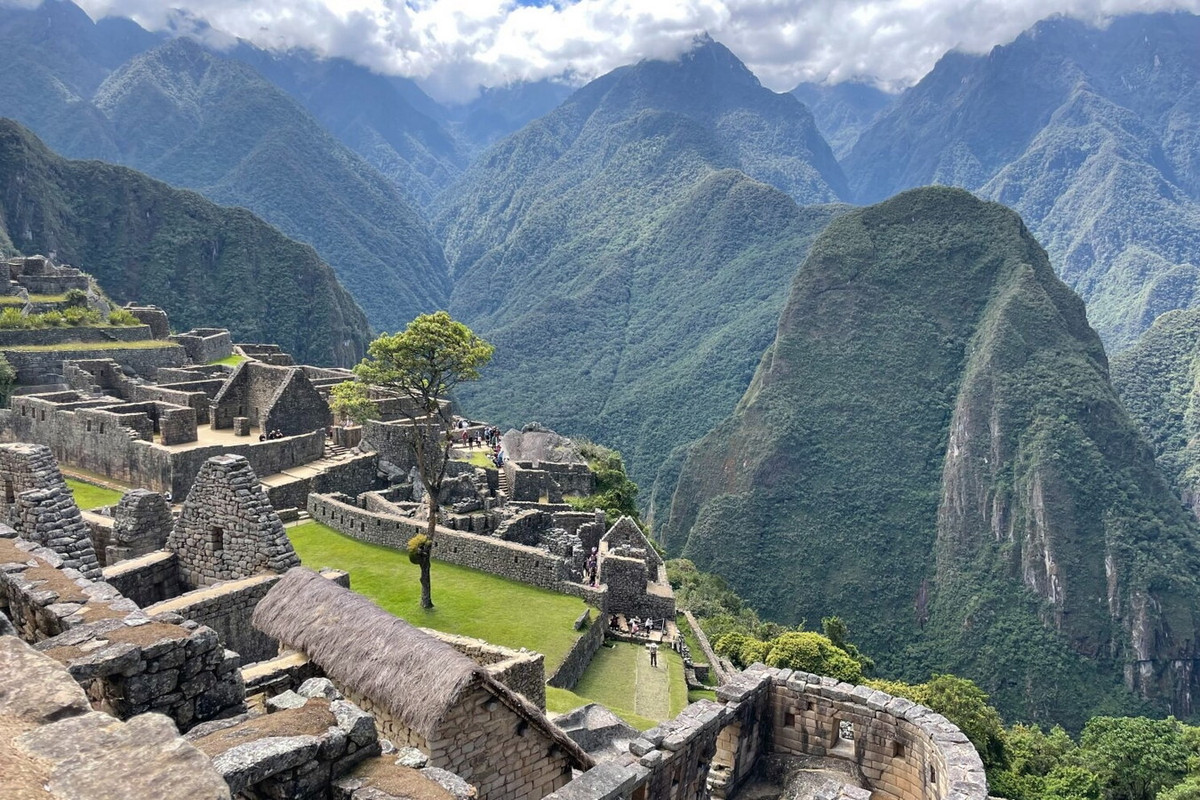 Một thị trấn với các dãy nhà dân và công trình tôn giáo nguy nga đã hình thành, là nơi ở của khoảng 300-1000 người thuộc về tầng lớp tinh hoa trong xã hội Inca đương thời. Ảnh: AFAR Media.