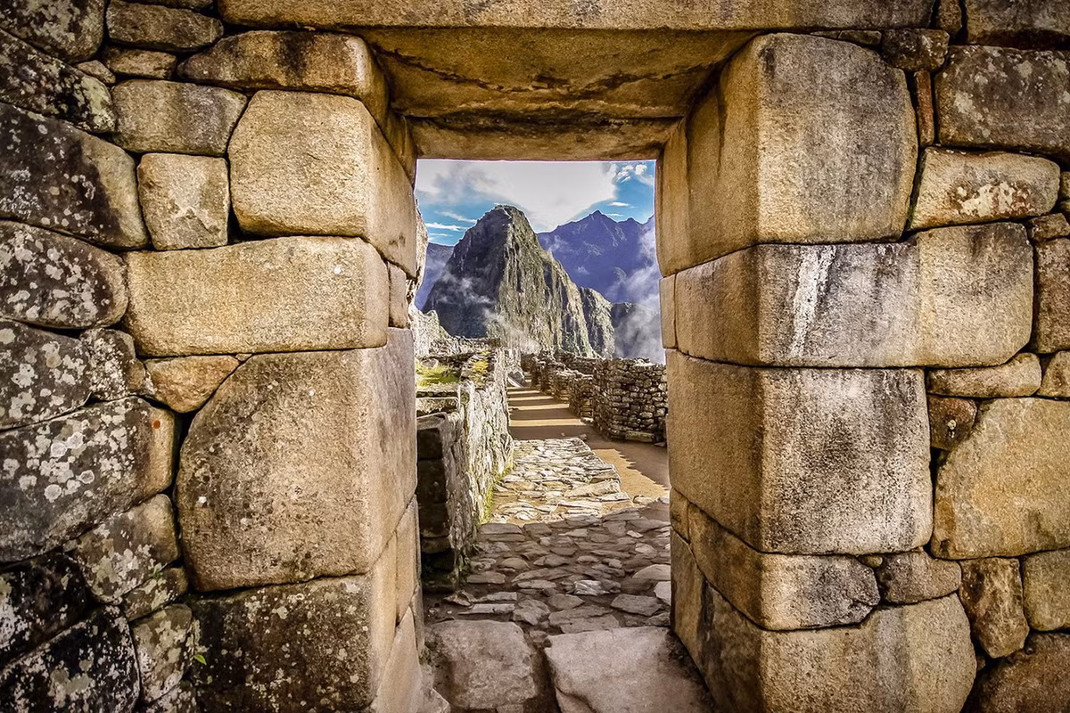 Dân số ở Machu Picchu được cho là không cố định mà thay đổi tùy theo thời điểm, có thể đạt mức cực đại khi diễn ra các sự kiện tôn giáo lớn và thấp nhất vào mùa mưa, khi việc đi lại trở nên khó khăn. Ảnh: Lonely Planet.
