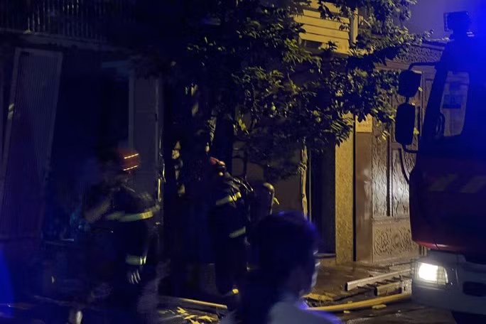 TP HCM: Chay can nha 3 tang lau, hang xom pha cua cuu cu gia